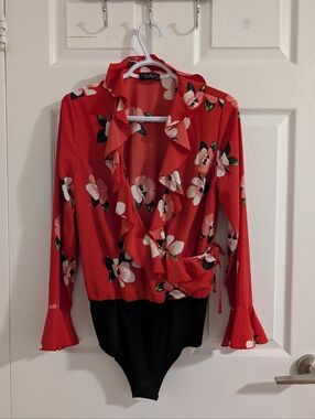 ZARA Red Floral Ruffle Wrap Bodysuit Long Bell Sleeve V-Neck Romantic Boho M